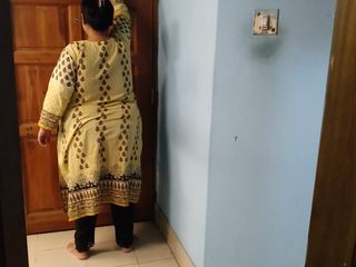 Aria Mia: Pakistanlı güzel hizmetçi Hintli sahibinin üvey oğlu tarafından sikiliyor - hintçe seks