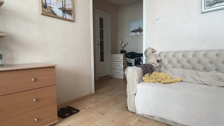 webcamboy98: 엉덩이를 흔들며 춤을 추다