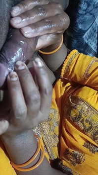 Desi Bhabhi Gave a Handjob and Then Got Her Ass Fucked