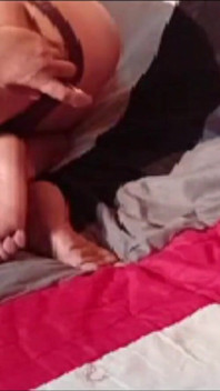 Rita Perutzi Joue Avec Ses Pieds Et Son Gode 4