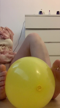 Voeten en ballonnen verpletteren