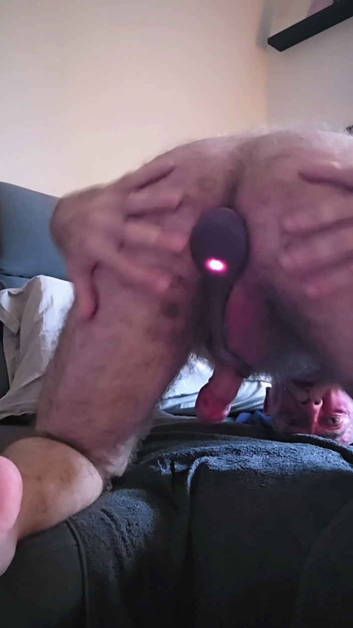 JackvanDean: Hairy Dilf Tries Vibrating Dildo