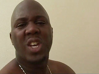 BBC Fantasies: 침대에서 보지를 뚫는 사랑스러운 십대