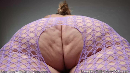 Long Toe Sally Big Buns: Could Cut Glass