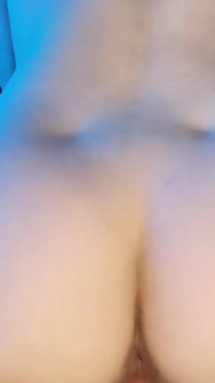Une amatrice sexy de Holokitty prend une bite en vidéo pour la première fois
