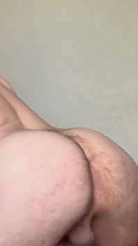 엄마의 침대에서 자위하기