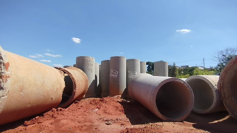 TheBlacKHunterr: Aku mengelabui liburanku sendirian di lokasi konstruksi