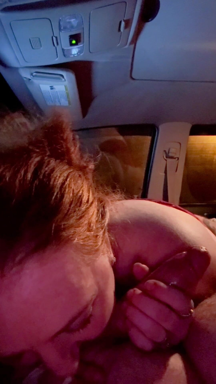 Chester Van Name: Mina grannar rödhårig fru smyger ut på natten till min...