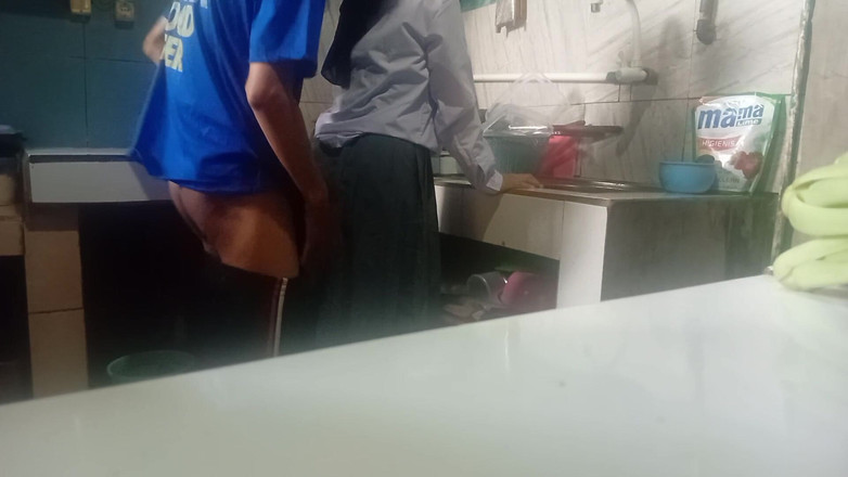 Famly sex: Virální vysoká škola v hidžábu v Entot Om v jeho domě,...