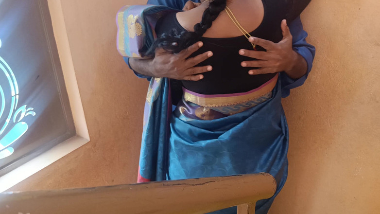 Pushpa studio: 계단에서 바람피는 주부 로맨스