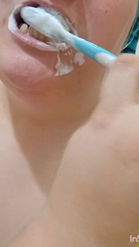 Même les prostituées se brossent les dents ~