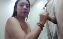 Artemisa: Minha madrasta latina colombiana estava tomando banho e eu queria...