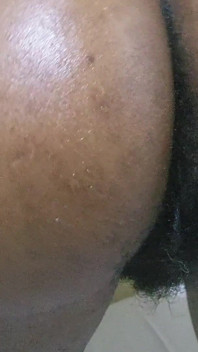 Des bombasses pulpeuses à gros cul taquinent et rebondissent