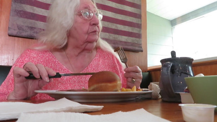 BBW nurse Vicki adventures with friends: Macocha i ja jemy