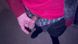 Una notte tranquilla ha fatto venire questo ragazzo asiatico nelle scale