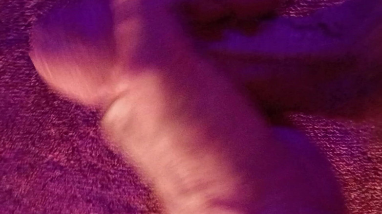 DeepthroatCumslut: Я дрочу мой большой жесткий член для тебя