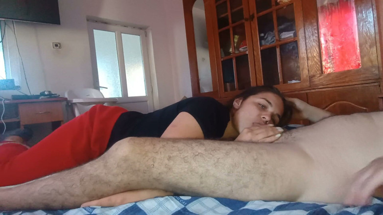 Ionut899: El Padrastro Todo El Día Me Folla En La Boca...