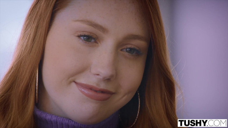 Tushy: Tushy Thicc college studentka nie przestanie, dopóki nie będzie gapić...