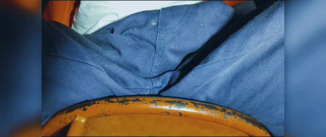 Stink HairyMale: Mavi pantolon ve botlar