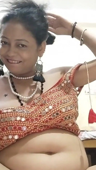 Quente bhabhi fore play com Didlo quente mamilo e pequena buceta lambida quente bhabhi