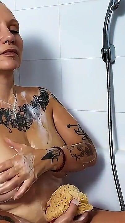 JaninesSecrets: Erotyka, niemiecka pulchna MILF w wannie