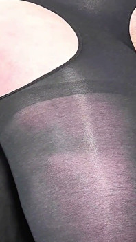 Il Baise Une Fille Avec Une Vierge Inclinée Et Éjacule Dans Son Gros Sperme Sur Du Nylon