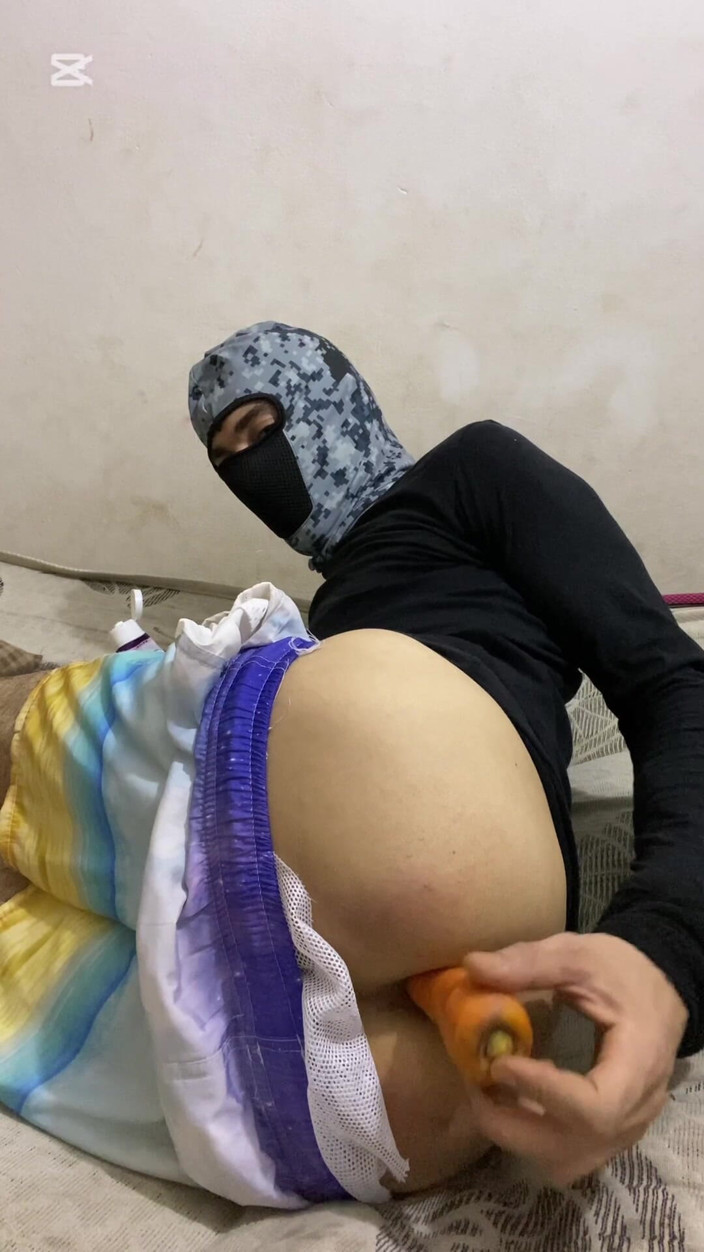 Fo2sh saleh: Šukání zadku