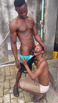 Mengongkek Lelaki Kecil Twink