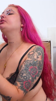 Alternativa Rossa a Petto, La Tua Vicina Arrapata Nel Suo Primo Porno. Rebecca Addams Che Si Gode I Fakings