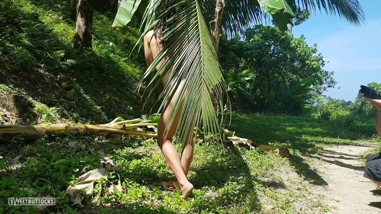 SweetButtocks: jangal men nagn photo satr