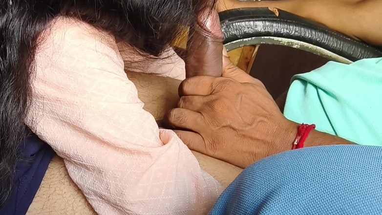 Sexysavita21: Fată drăguță studentă desi se bucură să sugă pula cu...