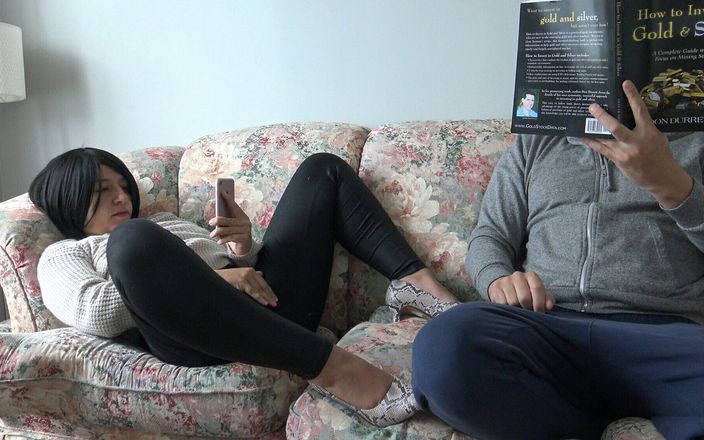 Souzan Halabi: La matrigna inglese si masturba davanti al figliastro ma lui...