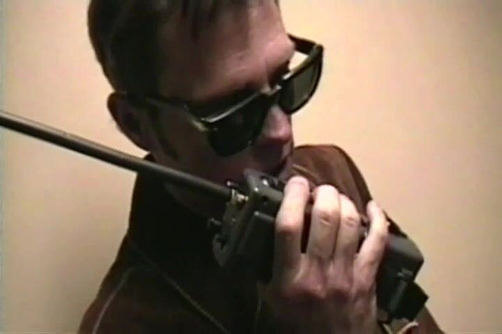 Tight little babes: Две грудастые красотки с большой попкой занимаются тройничком с худеньким мужиком