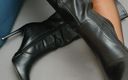Coryna nylon: Чорні панчохи і чорні чоботи