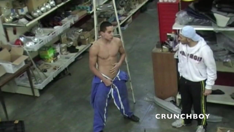 Jess Royan XXX: Gebruikt door een sexy latino hetero werknemer in de autogarage