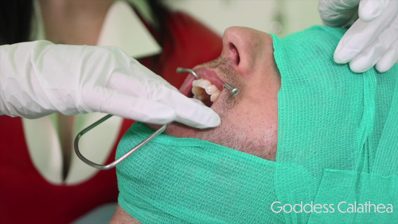 Goddess Calathea: Enfermeira de látex E-stim e Exploração da Boca