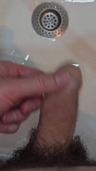 Compilation De Pisse Masculins - Pisse En POV Vers Le Lavabo De La Salle De Bain. Pipi Fort Et Long