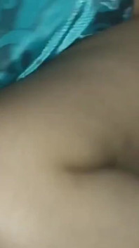 Hintli seksi ev kadını sikişiyor ve ağzına boşalıyor