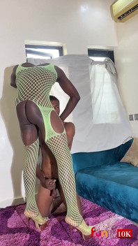 El a vrut să raw futai un travestit femboy efeminat așa că el a luat una sexy