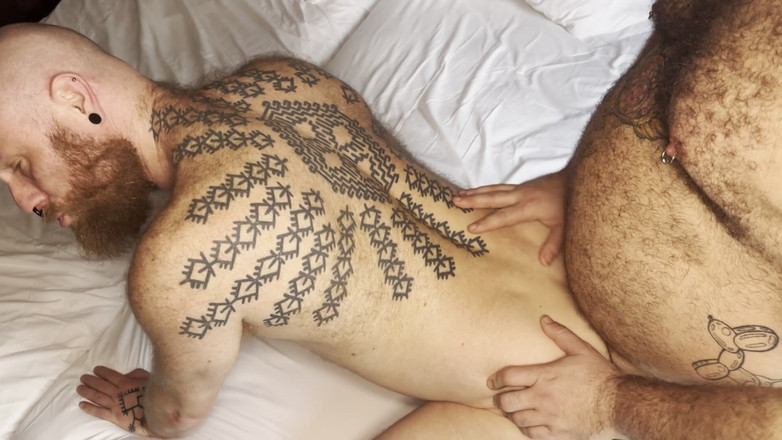 ScruffyStocky: Волосатый Медведь Топ Трахает Щенка без седла, Миссионерка Глубокое Горло, Шлёпка Беременна