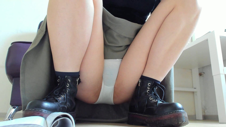 Rarible Diamond: ロングスカートと汚れたブーツ