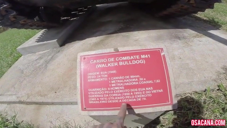 World Gay: 壁を飛び越えて揺れる小屋でオナニーしました