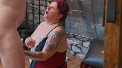 The Izars: Paní Izar & Latex Bubble v žaláři