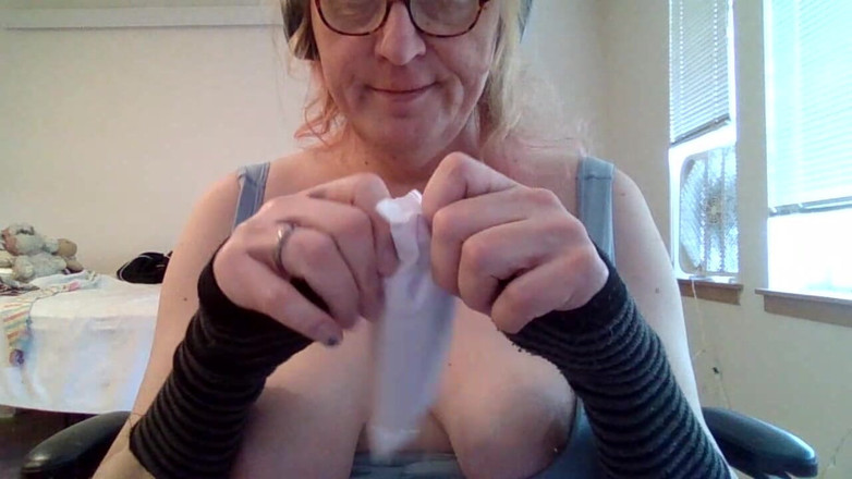 Princess Udders: プリンセスが溶けるお菓子を食べる