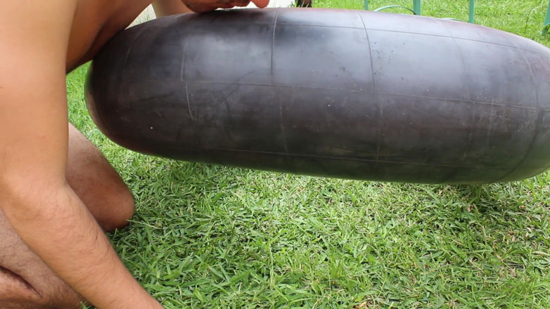 Inflatable Lovers: Innertube