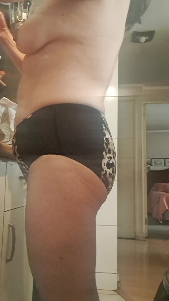 Mommy big hairy pussy: Stiefmoeder in de keuken wil geneukt worden