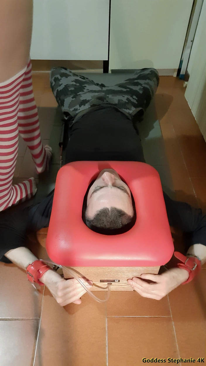 goddess82: Sledujte mě, zatímco tě dusím!