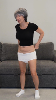 Bunicuță bătrână probează chiloți vechi de bunicuță - Fetiș de modă e30 - MATURĂ SEXY Stella