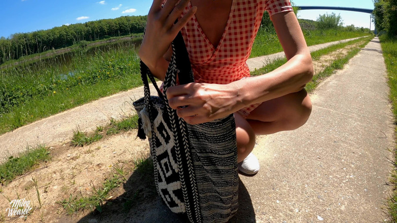 Miley Weasel: Cewek sange rambut pirang dengan butt plug dientot habis-habisan di...