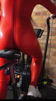 Latex-catsuit-schweiß